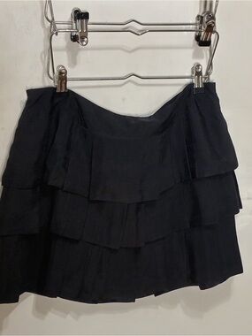 Banana Republic black ruffled mini skirt size 12P mint condition
